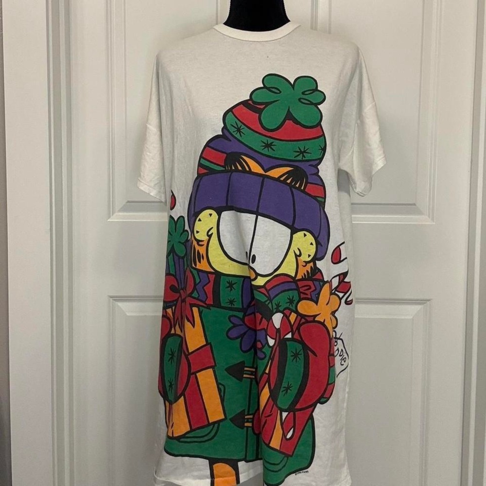 Vintage Garfield Winter Holiday All Over Print T-Shirt | Flirts | 90s‎ -size L